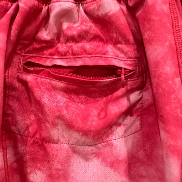 (2172) LULULEMON HOTTY HOT SHORTS Sz 4 **LOVED** - Picture 7 of 9